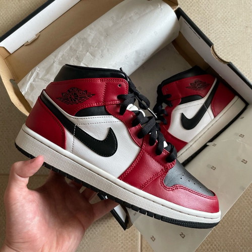 Jordan 1 Chicago Black Toe like new, size 40.5