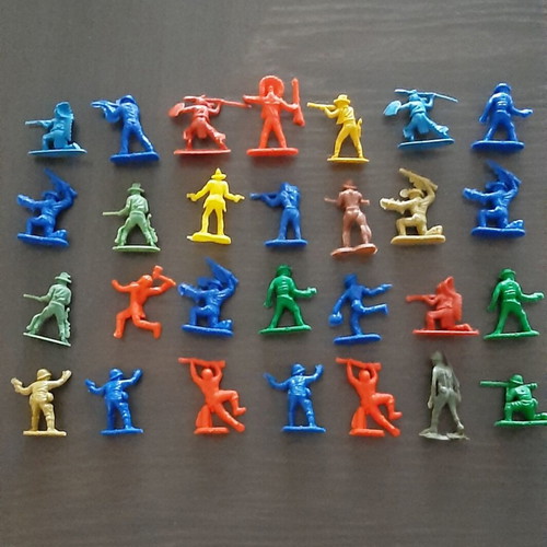 Vintage plastic toy soldiers and cowboys like new