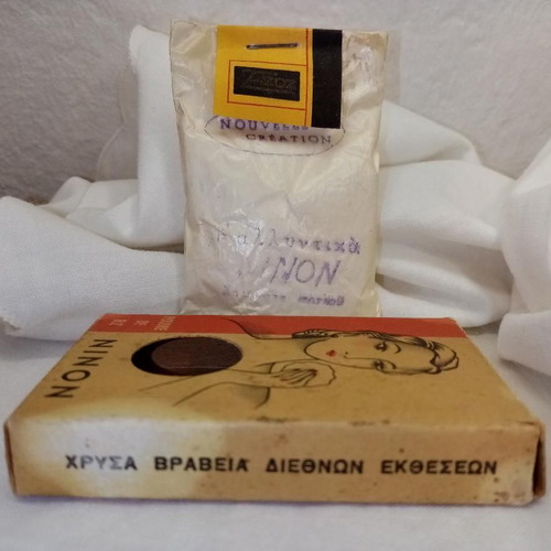 Vintage Ninon face powder by Georgiadis like new
