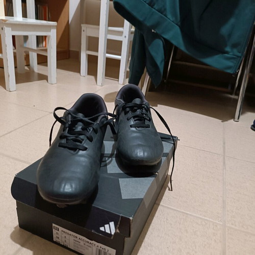 Adidas Predator Accuracy kids football shoes size 38 like new