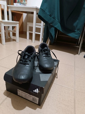 Adidas Predator Accuracy kids football shoes size 38 like new