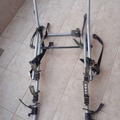 Bicycle rack for three bikes like new, for roof rack