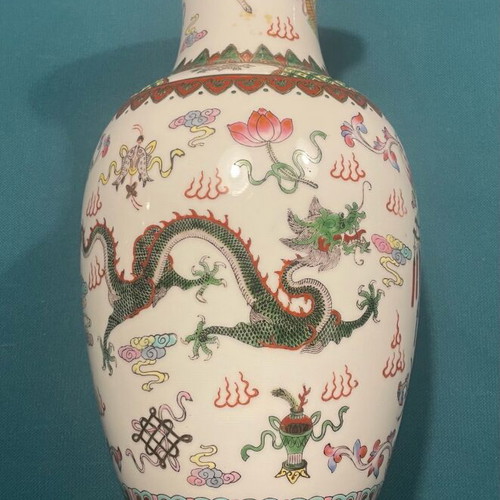 Qianlong Chinese vase with dragon and phoenix designs like new