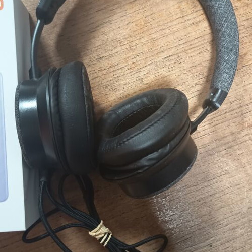 Redmi 12C smartphone used with gift headphones, dual SIM, 32GB