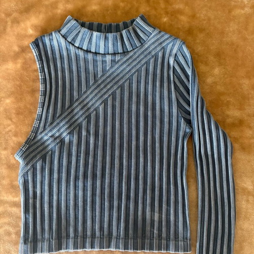 Zara top with one shoulder exposed like new, gray and blue