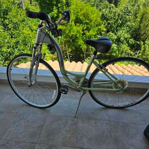 KHS Westwood Ladies city bike like new, 700c wheels, 21-speed Shimano