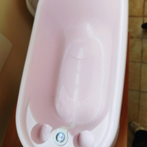 Bebejou Baby Bath with Folding Stand and Built-in Thermometer like new