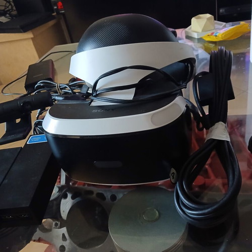 PS4 VR headset first model with all cables, like new