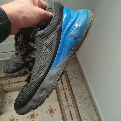 Under Armour men's training shoes like new, size 43, black and blue
