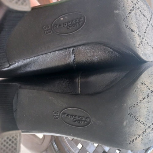 Ragazza leather pumps size 39 like new, black
