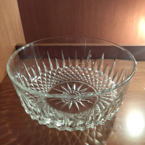 Vintage Arcoroc France Diamant Glass Bowl like new