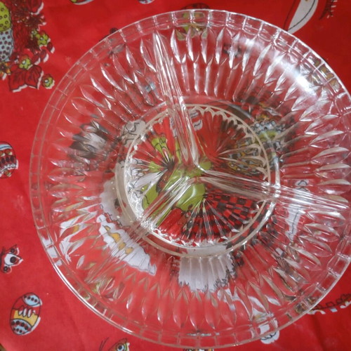 Vintage glass plate with three compartments like new
