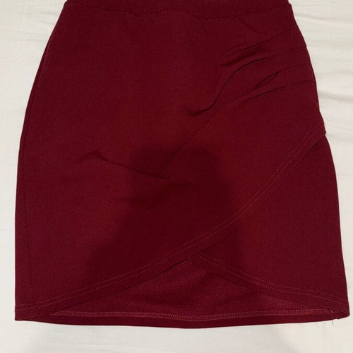 Active Girl skirt size M burgundy new