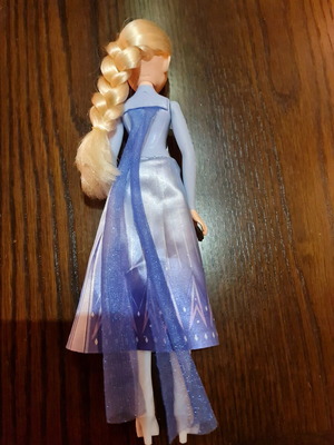 Frozen doll like new
