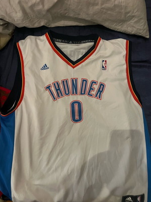 Basketball jersey like new, size XL
