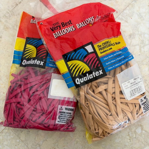 Balloon construction kit with Qualatex balloons, pumps, accessories