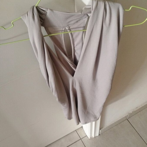 Sleeveless blouse with twisted design beige, like new, sizes S/M