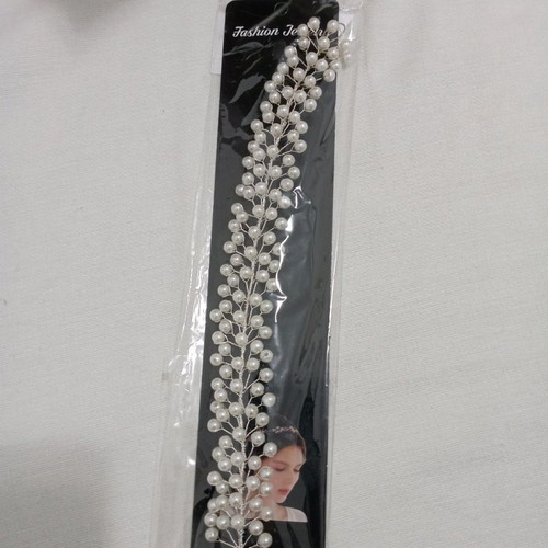Elegant tiara new, white