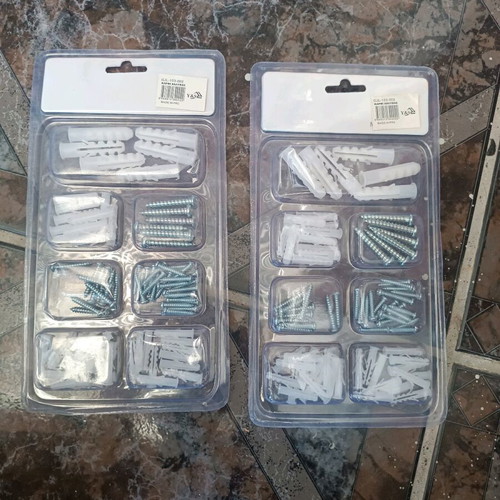 Screw and wall plug set new, pack