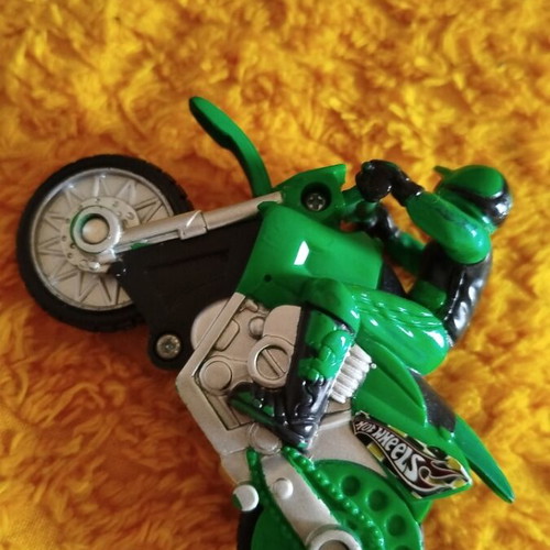 Hot Wheels motorcycle friction series with rider and helmet like new