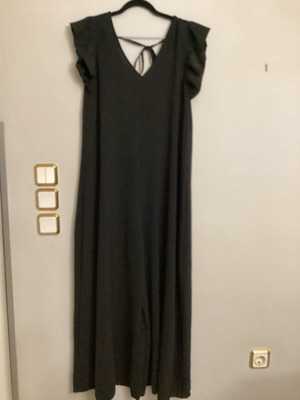One-piece black jumpsuit like new, wide fit