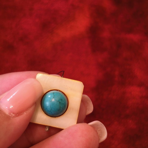 Vintage earrings with mother of pearl and turquoise stone, used