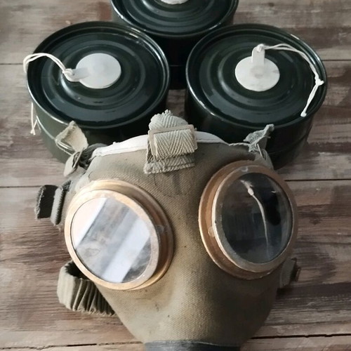 Retro gas mask used with 3 filters