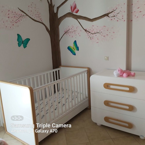 Convertible Baby Crib Set like new with mattress and accessories