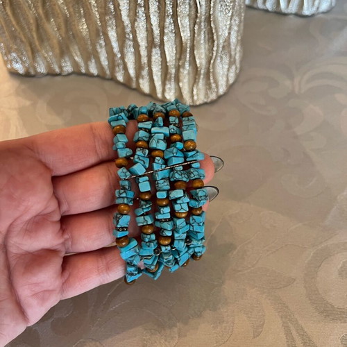 Elastic bracelet like new in blue and brown shades