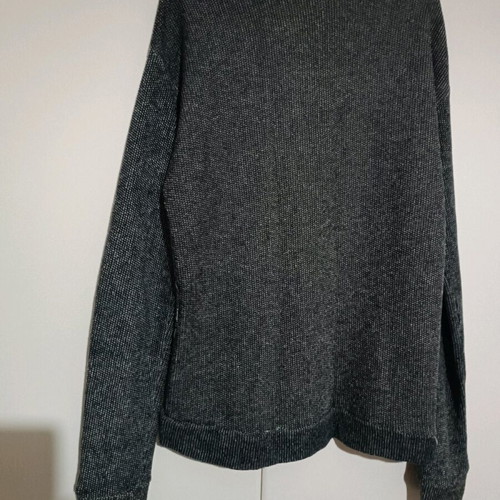 YUES gray sweatshirt with silver print like new