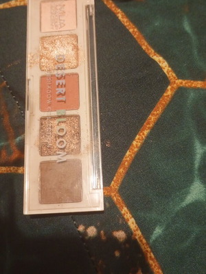 MUA eyeshadow palette Mono box like new