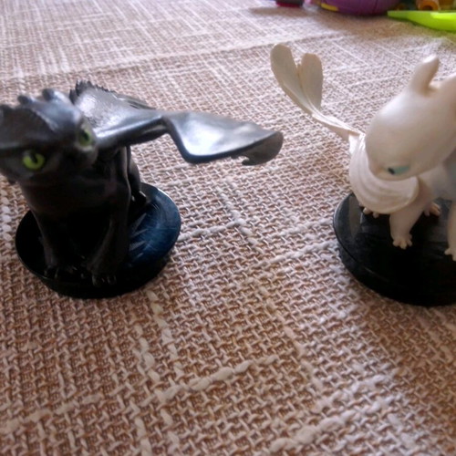 Dragons Toothless & Light Fury collectible figures cinema edition like new