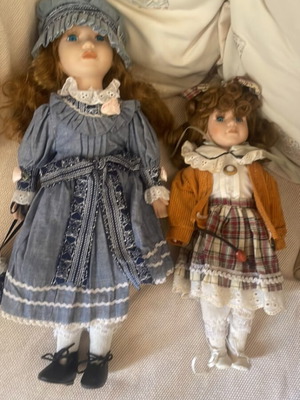 2 porcelain vintage dolls