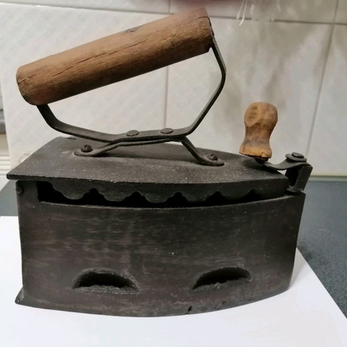 Charcoal irons used, set of 2 pieces, circa 1930