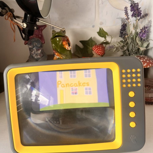 Retro mobile phone screen magnifier
