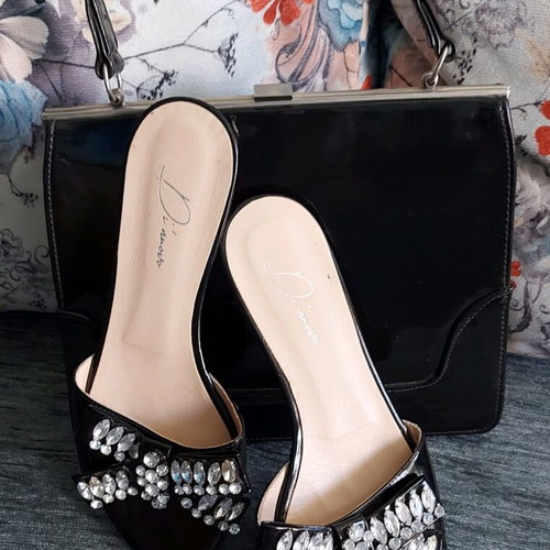 Di'nuovo women's sandal-type slippers like new, size 39