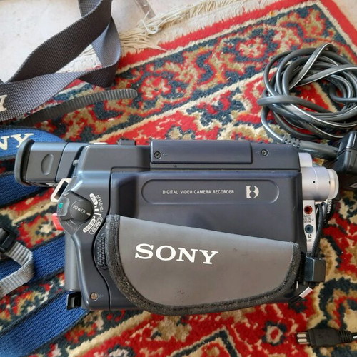 Sony Digital-8 Digital Video Camcorder DCR-TRV355E used, with charger and 2 straps