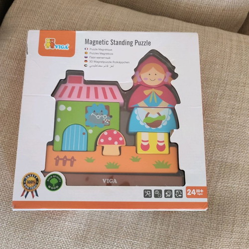 VIGA Magnetic Standing Puzzle Like New, Red Riding Hood Theme