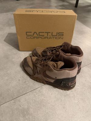 Travis Scott x Nike Trainers used, size 46, brown
