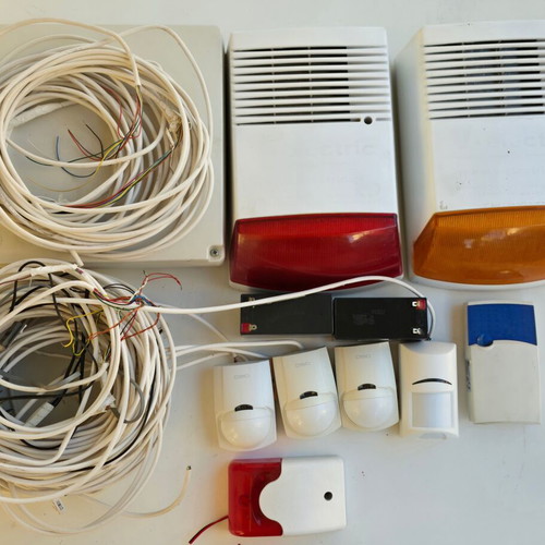 Crow Wired Alarm System like new with sensors and sirens