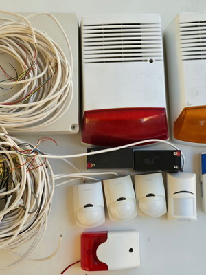 Crow Wired Alarm System like new with sensors and sirens