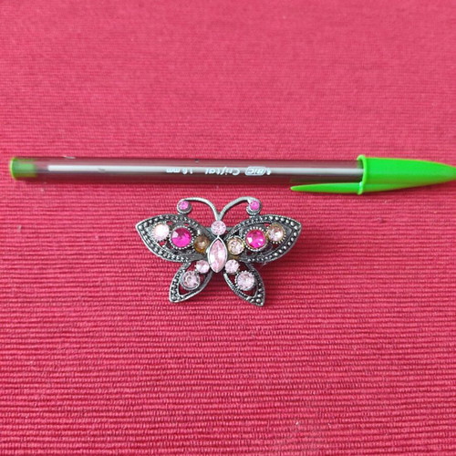 Metal butterfly brooch with pink and fuchsia crystals