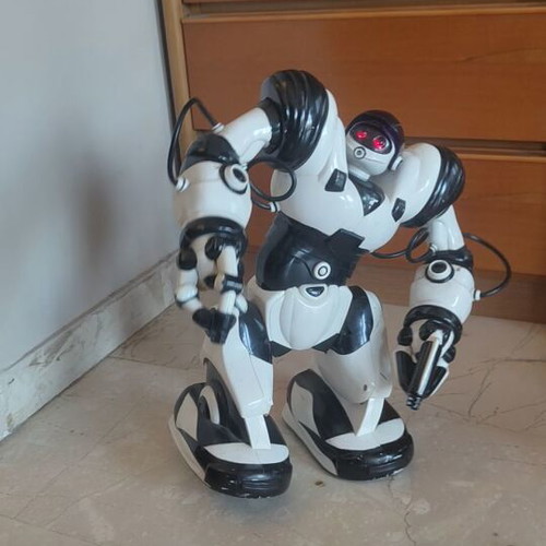 Robosapien robot used, functional without remote control