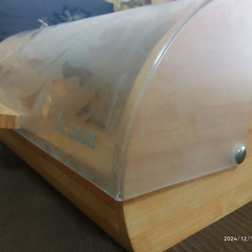 Wooden bread box like new with sandblasted lid