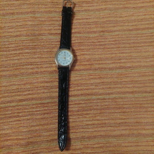 Women's watch with leather strap and gold dial like new