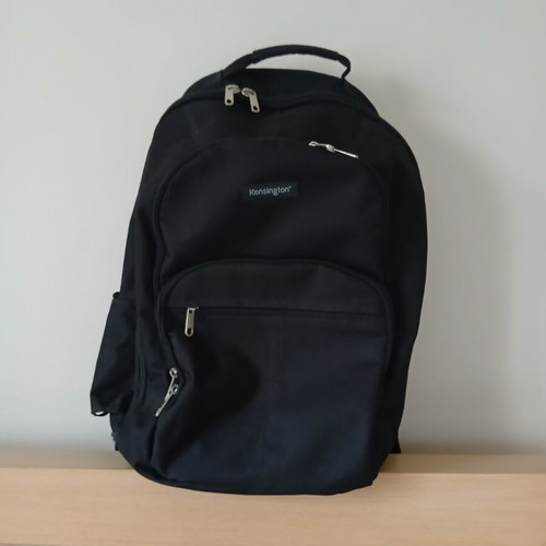 Kensington backpack like new, black