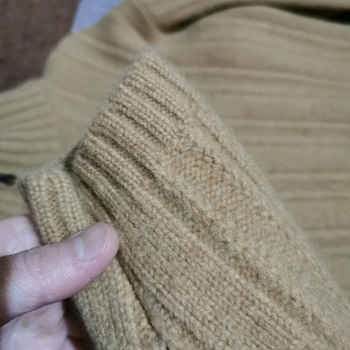 Italian 100% cashmere sweater like new, beige