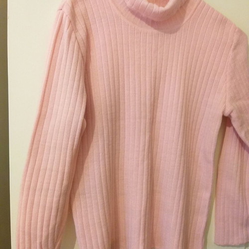 Pink vintage knitted turtleneck sweater for women like new