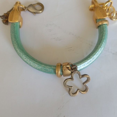 Jewelry set like new, 7 pieces with bracelets and earrings