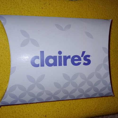 Claire's necklace new with metal details